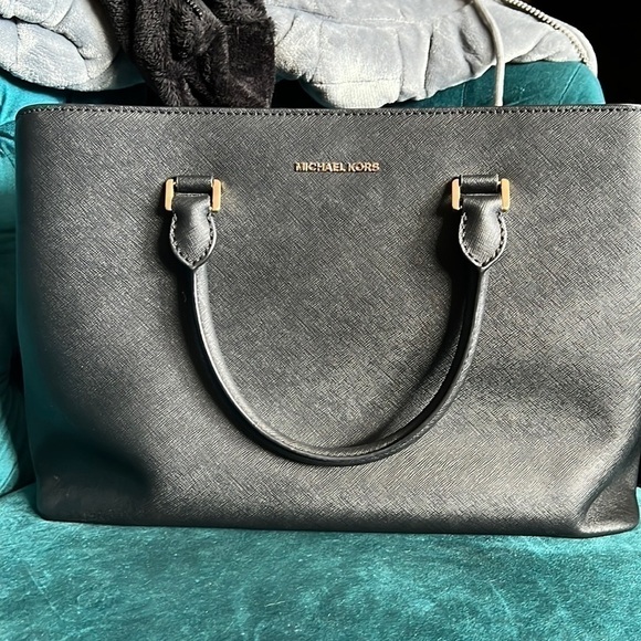 Michael Kors Handbags - MICHAEL Kors Black Savannah Large Saffiano Leather Satchel - like new